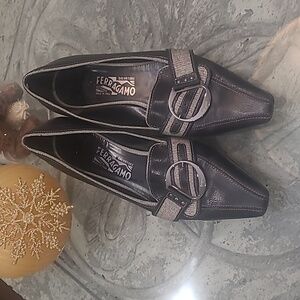 SALVATORE FERAGAMO WOMENS SLIP ON LEATHER PUMPS 9.5 SIZE